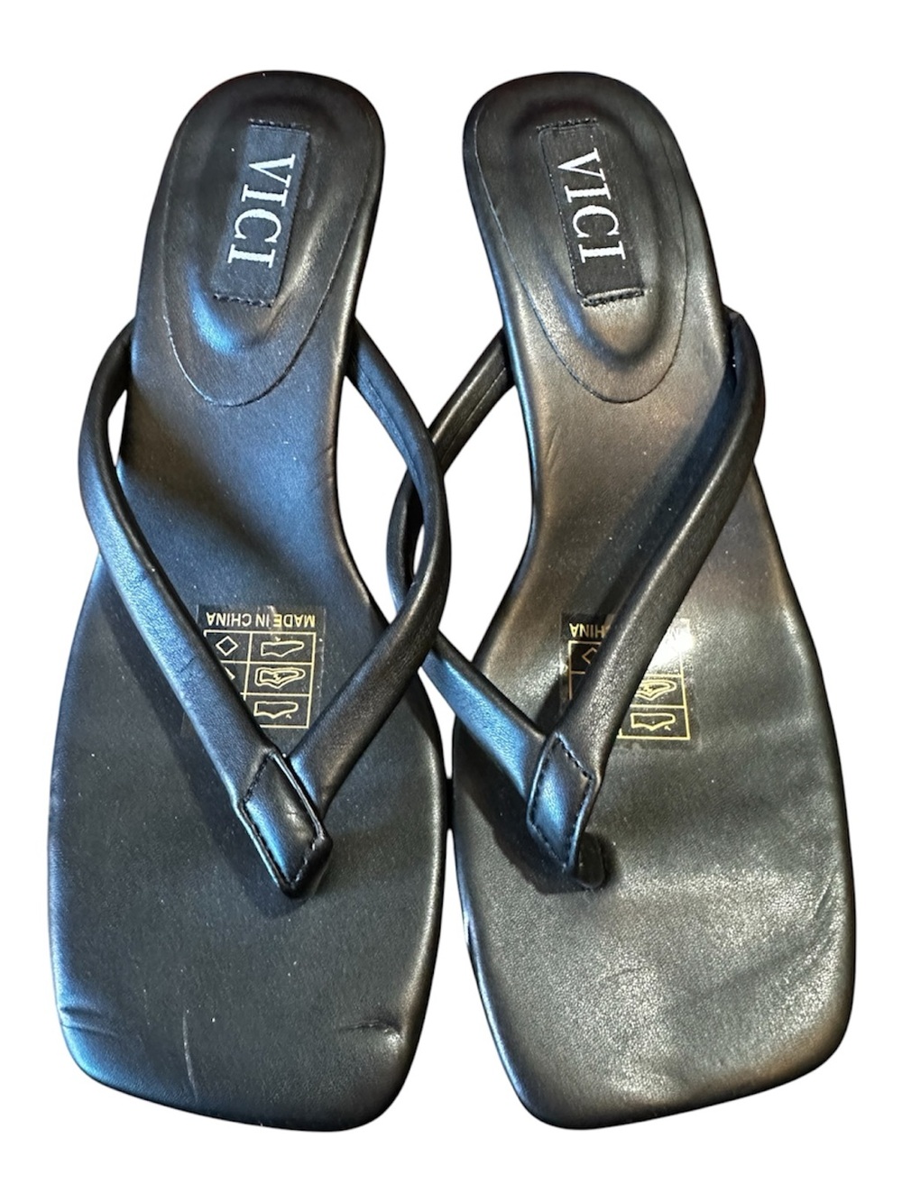 VICI Women's Black Minimalist Square-Toe Kitten Heel Thong Sandals
